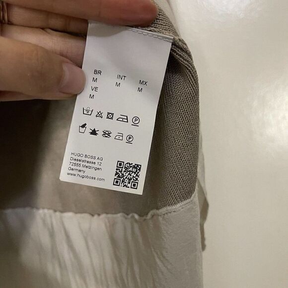 Hugo Boss Tan knit silk hem round neck sweater top size Medium - Picture 3 of 5